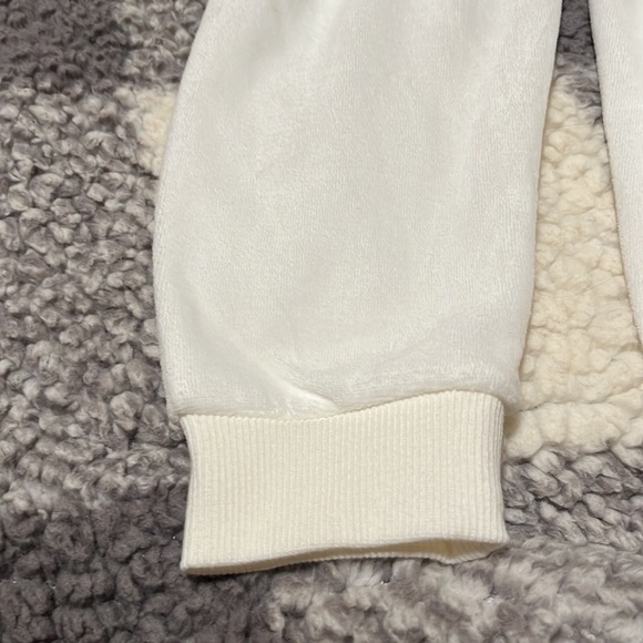 NWT Girls Juicy Couture Velour Cream and Gold Track Suit Sweat Suit Sz 5 - Picture 6 of 10